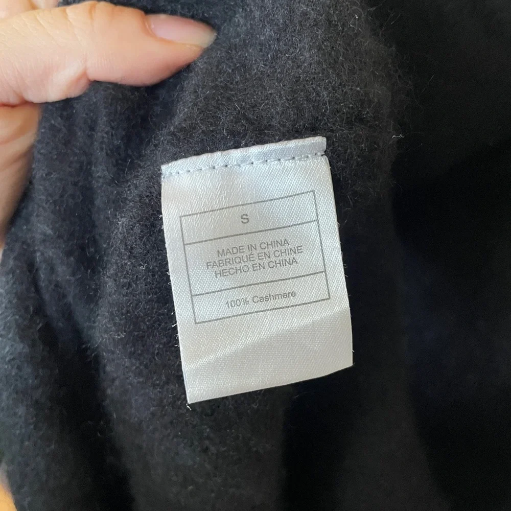 Quince Black Turtleneck Sweater - 100% cashmere - Picture 4 of 4